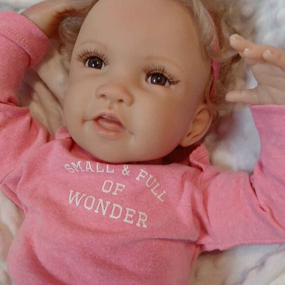 Ashton Drake Galleries So Truly Real 'Picture Perfect' Doll by Waltraud Hanl - Picture 7 of 10